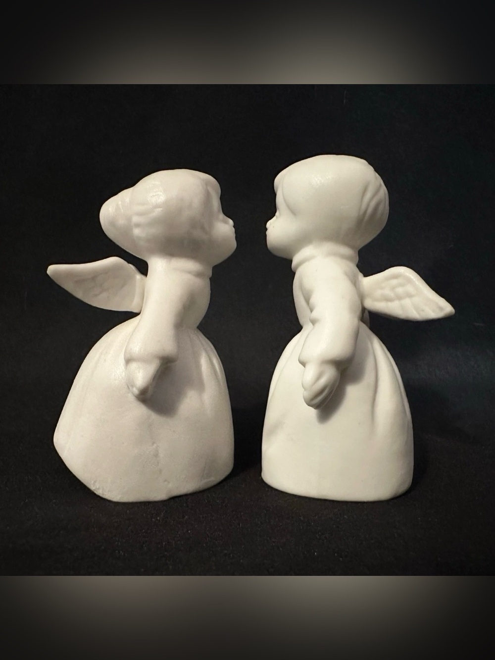 Vintage White Bisque Porcelain Kissing Angel Figurines Boy Girl Pair 3" Decor - Picture 2 of 8